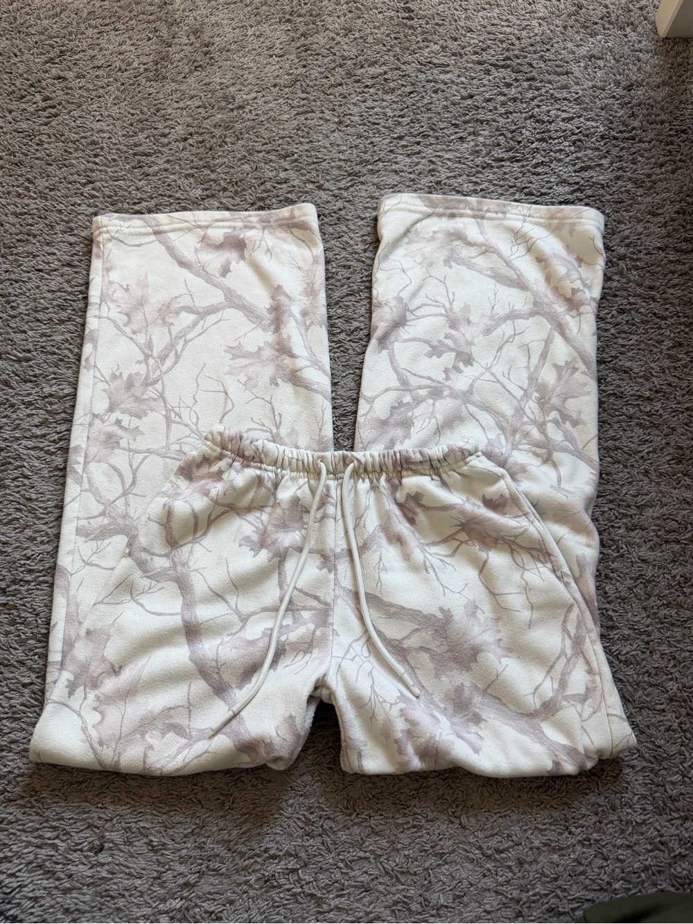 Women's Wide-Leg Lounge Pants in Cream Tree-Print